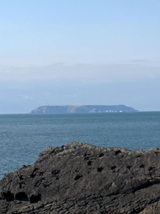 Rosie'S Place Hartland Bagian luar foto